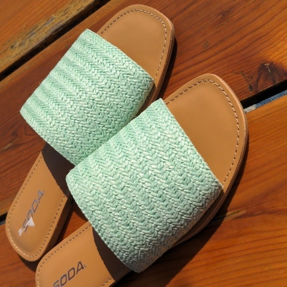 SODA Minty Rattan Beach Slides Wmns Sz 9 - Picture 3 of 11